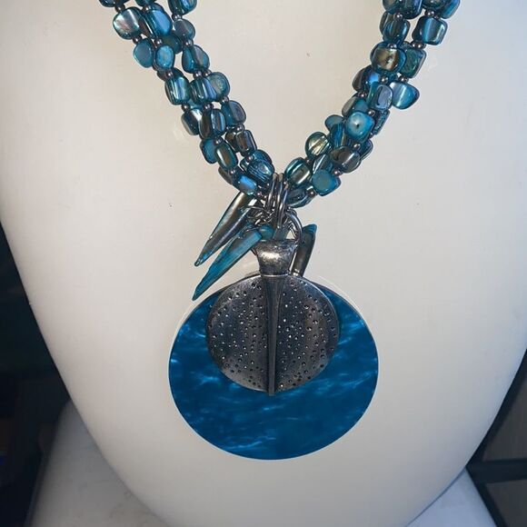 Multilayered Spiked Blue Shell Necklace - Picture 2 of 9